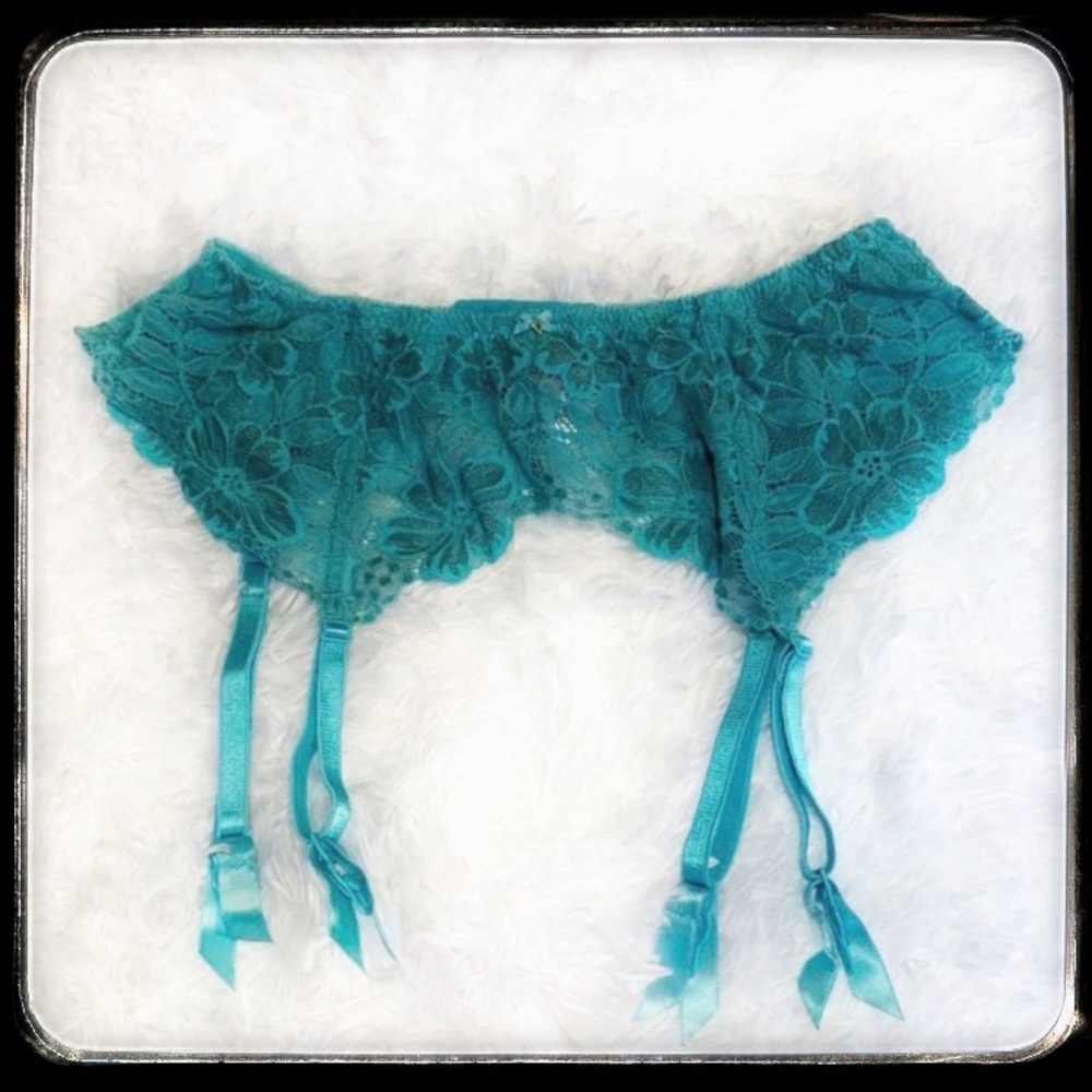 Victoria’s Secret garter belt size large